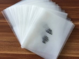 What are the advantages and disadvantages of transparent PE bags?